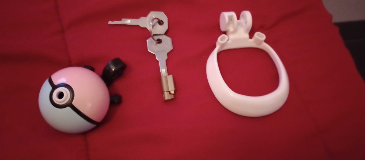 BlackedIdaer's tweet photo. I wish I could join in for locktober.... BUT IT IS TO UNCOMFORTABLE! I will be locking myself and plaping for one day this month as pence
#locktober #chastity #cockjail #plapping https://t.co/rdTXKhDcvq