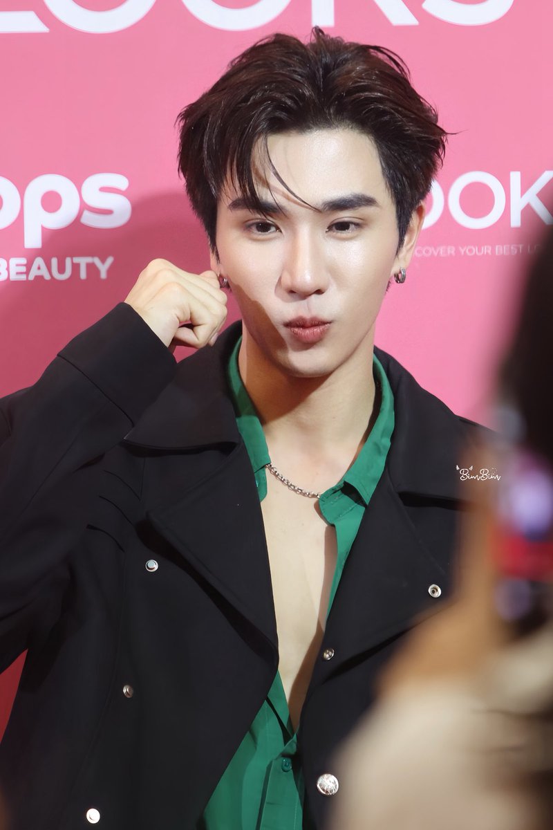 noperthnolife's tweet photo. ให้ฉองขวบคึ่งไม่เกินนี้ แม่จ๋าเคยเหนคนเคาะแก้มแบบร้ายๆมั้ย 🙂‍↔️

PERTH X TOPS OF GOHAIR  

#GOHAIRxPerth https://t.co/g3YHpXjBBJ