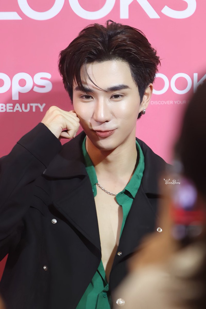noperthnolife's tweet photo. ให้ฉองขวบคึ่งไม่เกินนี้ แม่จ๋าเคยเหนคนเคาะแก้มแบบร้ายๆมั้ย 🙂‍↔️

PERTH X TOPS OF GOHAIR  

#GOHAIRxPerth https://t.co/g3YHpXjBBJ