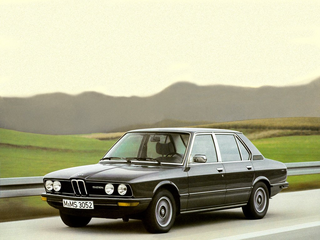 candvbmw's tweet photo. 🚗💨 #BMW 528i (E12)
• 🛠️ Engine: Bosch L-Jetronic fuel injected 2.8L M30 inline-6
• ⚙️ Transmission: 4-speed manual or 3-speed automatic
• 🐎 Power: 169 hp (126 kW) @ 5,600 rpm
• 💪 Torque: 173 lb-ft (235 Nm) @ 4,300 rpm
• ⏱️ 0-60 mph: + / - 9.0 seconds (0-100 km/h: 9.5 seconds)
• 🏎️ Top Speed: 119 mph (192 km/h)
• 📅 Production: + / - 43,800 units (1977 to 1981)