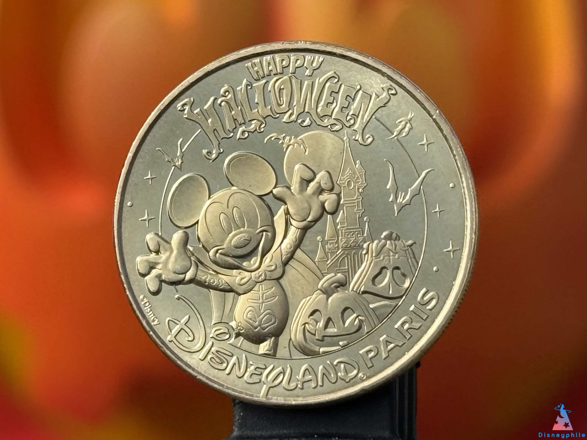 DisneyphileLIVE's tweet photo. 🪙 The Monnaie de Paris “Happy Halloween” collector coin is back at Disneyland Paris. https://t.co/FeFS1Ps7cW