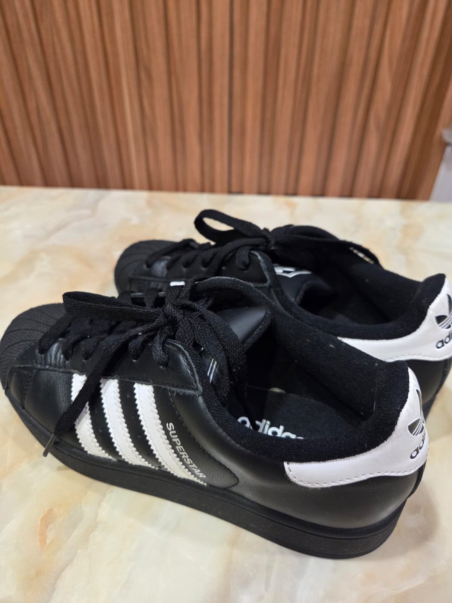 atoenemiene's tweet photo. WTS! BISA 🍊
📰 Adidas Superstar ORIGINAL Second
🏷 800.000 nett
MINAT DM!
#wts #jualcepet #preloved #adidas https://t.co/RDzjp2D5R4