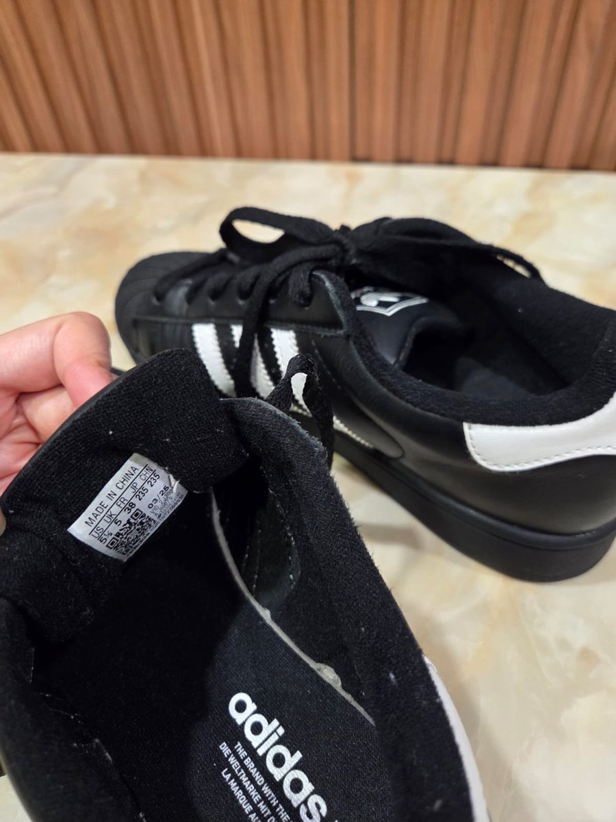 atoenemiene's tweet photo. WTS! BISA 🍊
📰 Adidas Superstar ORIGINAL Second
🏷 800.000 nett
MINAT DM!
#wts #jualcepet #preloved #adidas https://t.co/RDzjp2D5R4