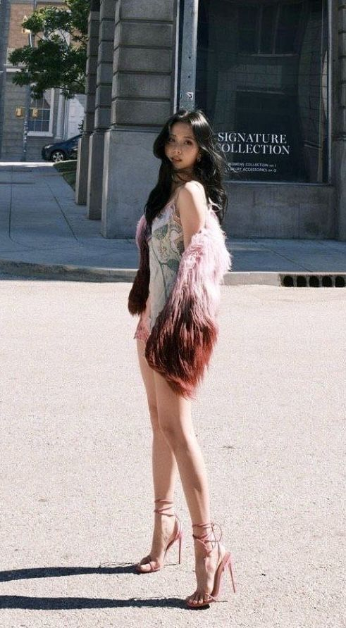 imbrokenviolin's tweet photo. one more picture of #JISOO in this outfit could heal humanity!!! https://t.co/ZOqsAvst1F