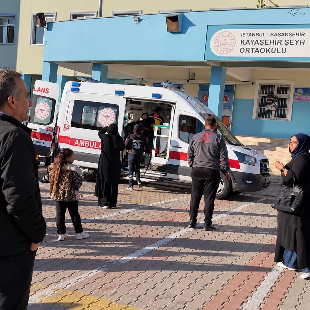 mhahaber_'s tweet photo. Başakşehir’deki okul saldırısında hayatını kaybeden öğrencinin, 10 yaşındaki Eslem Sare Bulut olduğu açıklandı. https://t.co/iXklCaoGqH