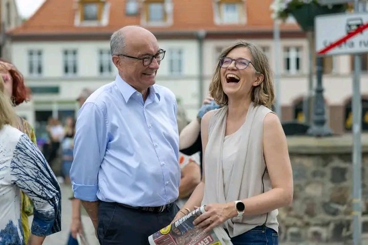 mdunaj43's tweet photo. Oto zadowolone z życia lewackie darmozjady, uczciwa praca ich nie interesuje, żyją na nasz koszt i śmią pouczać Polaków jak mają żyć. Dlaczego tolerujemy te bezproduktywne wrzody w naszym pięknym kraju? https://t.co/mNGA5KvgFh