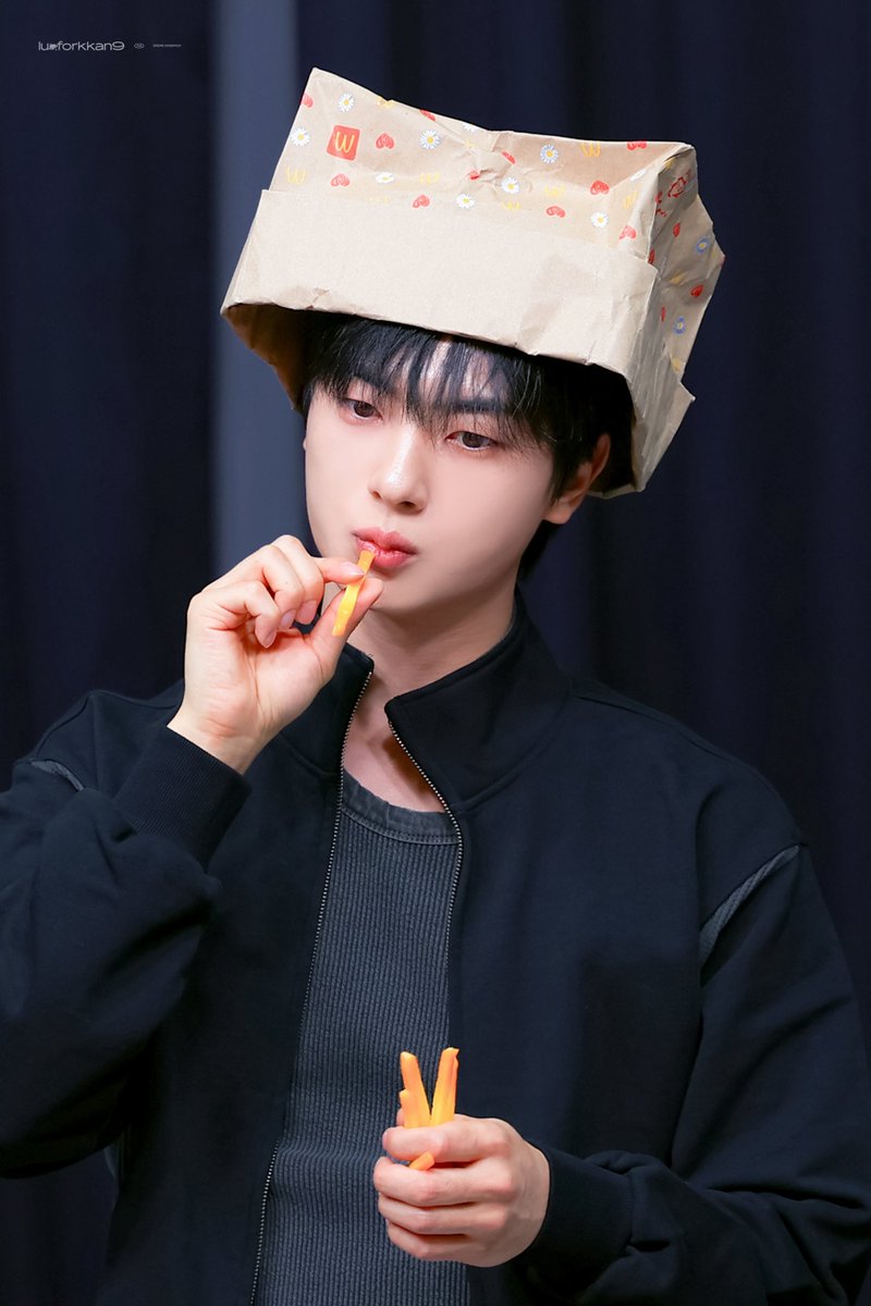 luvforkkan9's tweet photo. 261004 • 사운드웨이브                                                                                                                           

맥날맨날 보9싶은 구냥이...  ⚞^. .^⚟🍟

#원위 #ONEWE #강현 #KANGHYUN https://t.co/RKIXvTuX5A