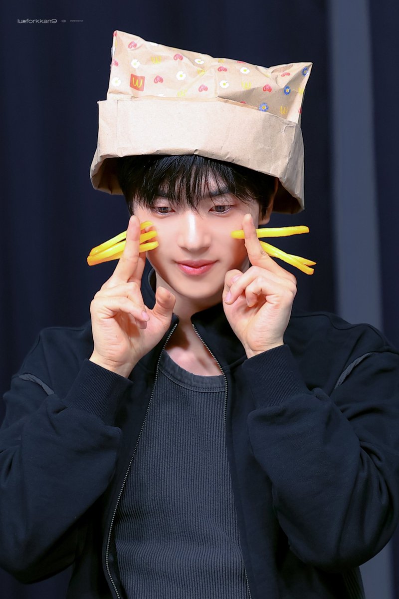 luvforkkan9's tweet photo. 261004 • 사운드웨이브                                                                                                                           

맥날맨날 보9싶은 구냥이...  ⚞^. .^⚟🍟

#원위 #ONEWE #강현 #KANGHYUN https://t.co/RKIXvTuX5A