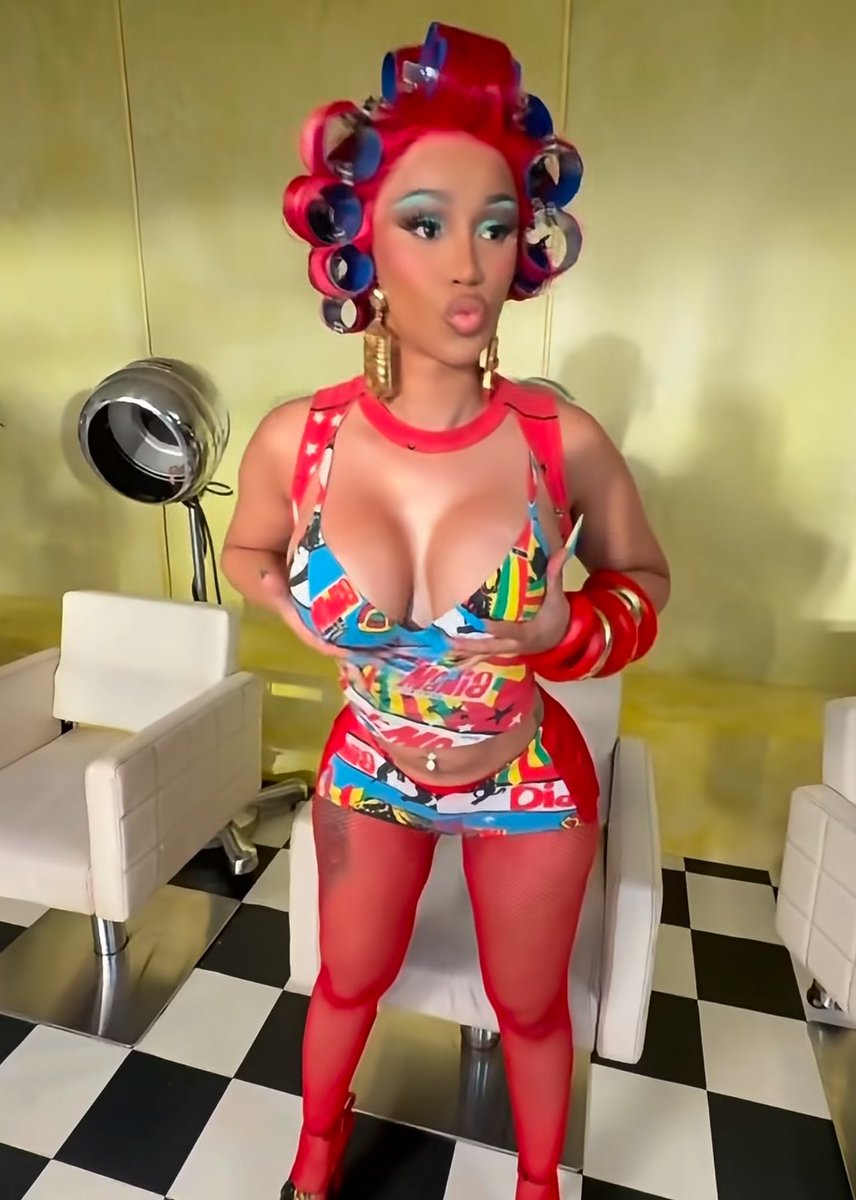 CardiBRadar's tweet photo. This Cardi B look from the “AH HA” video 😍 https://t.co/oHq1j4sVYF