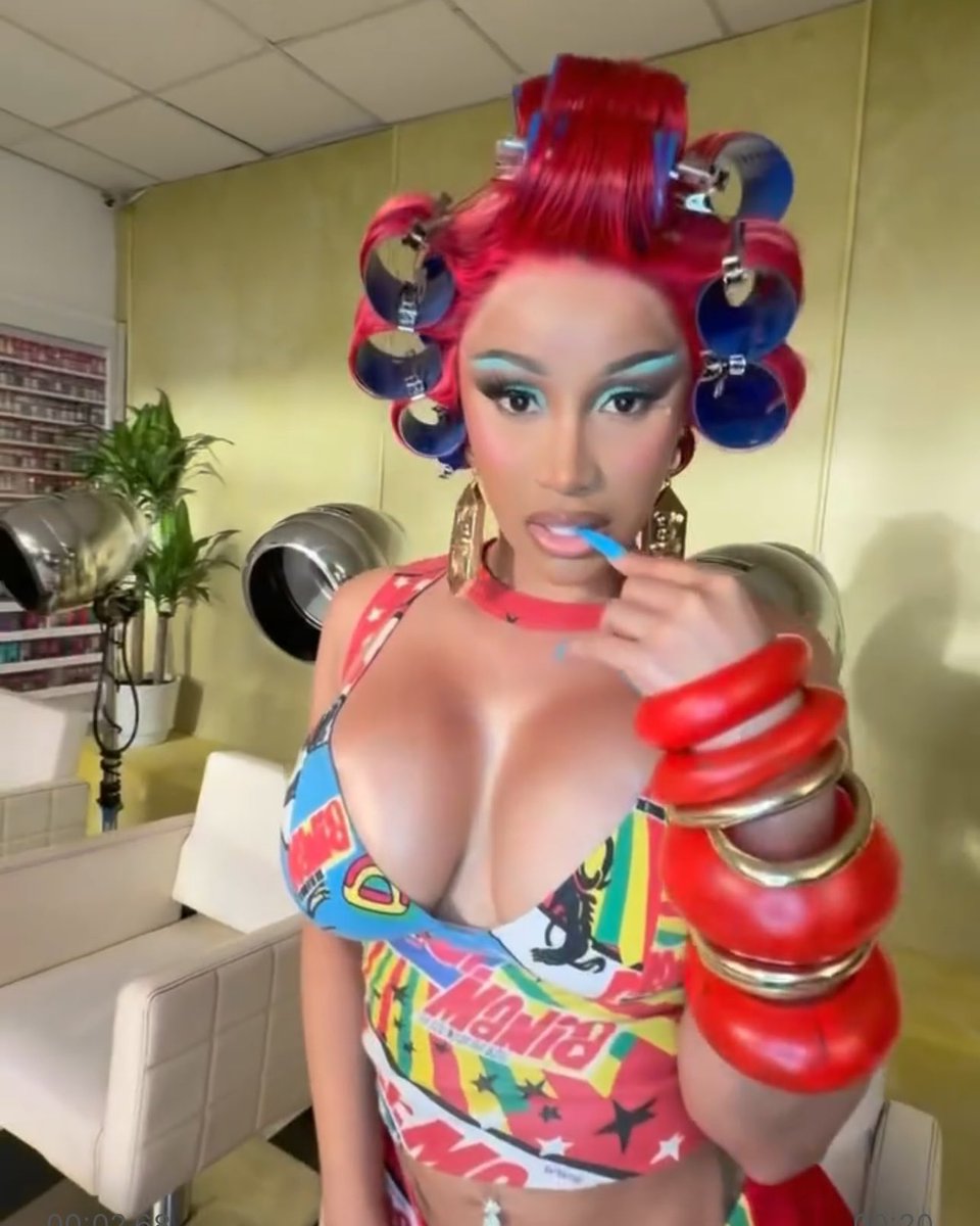CardiBRadar's tweet photo. This Cardi B look from the “AH HA” video 😍 https://t.co/oHq1j4sVYF
