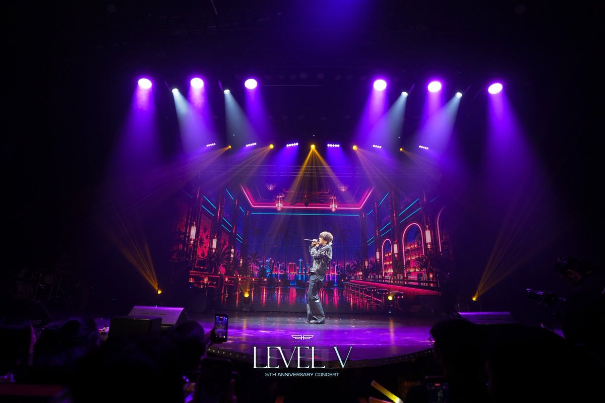 PressHitPlay's tweet photo. Press Hit Play Level V: 5th Anniversary Concert

Yuuki showcases his powerful vocals with a pop-rock rendition of LANY’s “ILYSB.” 🎤⚡

#PressHitPlay #PHPLevelV #LEVELVConcert #PPOP #PHP5thAnniversary https://t.co/1FUxH1xBHD