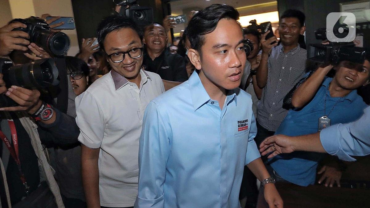 LambeSahamjja's tweet photo. KABAR BAIKNYA 
MK BILANG GIBRAN TIDAK PUNYA IJAZAH SETARA SMA

BISA DI PASTIKAN 2029 KALAU MAU MENCALONKAN DIRI TIDAK BISA LAGI DONG?? https://t.co/oev8DCsL6V