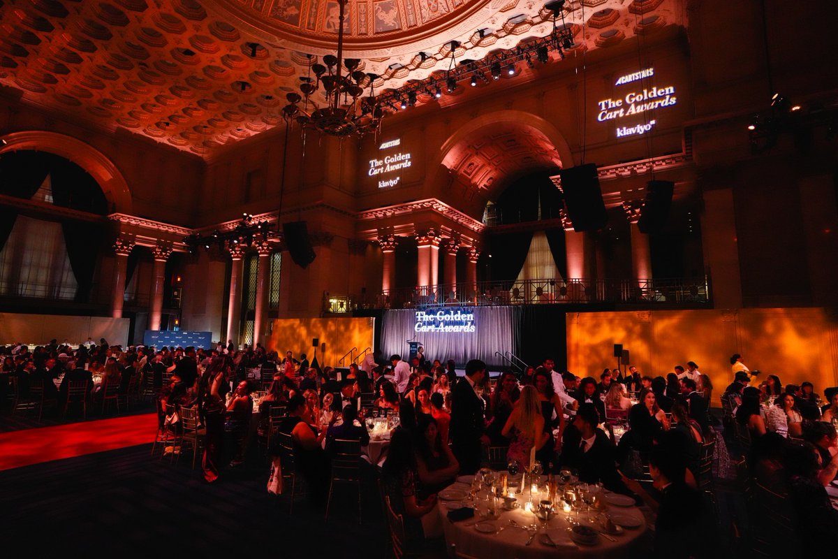 GetSTORD's tweet photo. The people running some of the best independent brands in commerce filled a room at Cipriani Wall Street last month.

Stord was proud to be a supporting partner at the inaugural Golden Cart Awards, presented by Klaviyo and curated by CartStars, recognizing leaders and teams across e-commerce and retail.

The room was almost entirely brand-side: Black tie, seated dinner, and hosted tables built around curated introductions.

These are the operators and founders we build for. Sharing a table with the folks who actually own growth and customer experience at their brands made for a better conversation than any booth could.

🥂Congratulations to every honoree, and thank you to Klaviyo and CartStars for a first edition that set the bar for those to come.