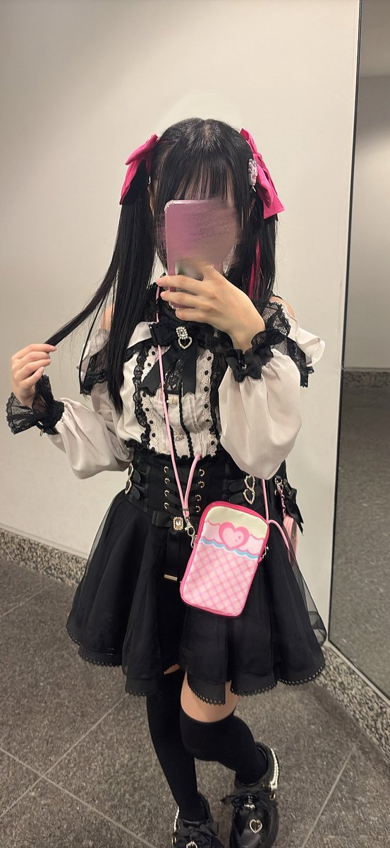 Letty_428_'s tweet photo. 去年のキミプリライブの日と比較
今年はガッツリA3痛バでよりオタクっぽくなった気がする

今年はほぼ天井席だったから来年はまた席運取り戻せますように！🙏🏻 https://t.co/w7bHdOw973