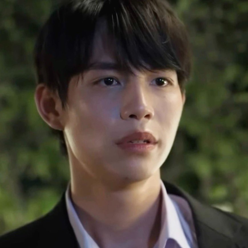 yuzumumu143's tweet photo. do i look like . .                   him ? https://t.co/flB3SvAAuc