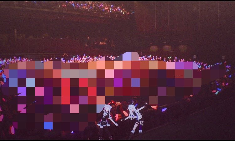 HIMEHINA_jyoji's tweet photo. 心を叫べのライブ、ヒメ側の方にいて
えっ！ちゃんと映ってるじゃん！ってなって
公式があげてくれてた写真保存してたの
まだフォルダに残ってた….ᐟ.ᐟ🥕✨✨

今と昔で技術的な部分とか変化はあれど
HIMEHINAの良さはずっと変わらなくて
一瞬で心捕まれちゃったんだよな😭😭😭 https://t.co/lB3nQIDpaO