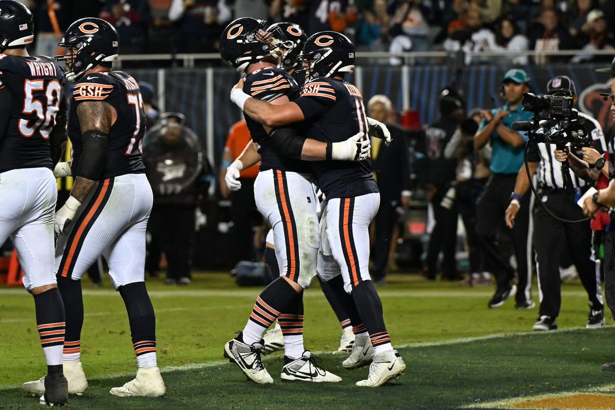 RiseNDraft's tweet photo. Ben Johnson’s 3-1 Bears start is legitimizing a typically silly debate ⬇️🔗

https://t.co/W7E8na0xB8 https://t.co/2VsvmMgPpw