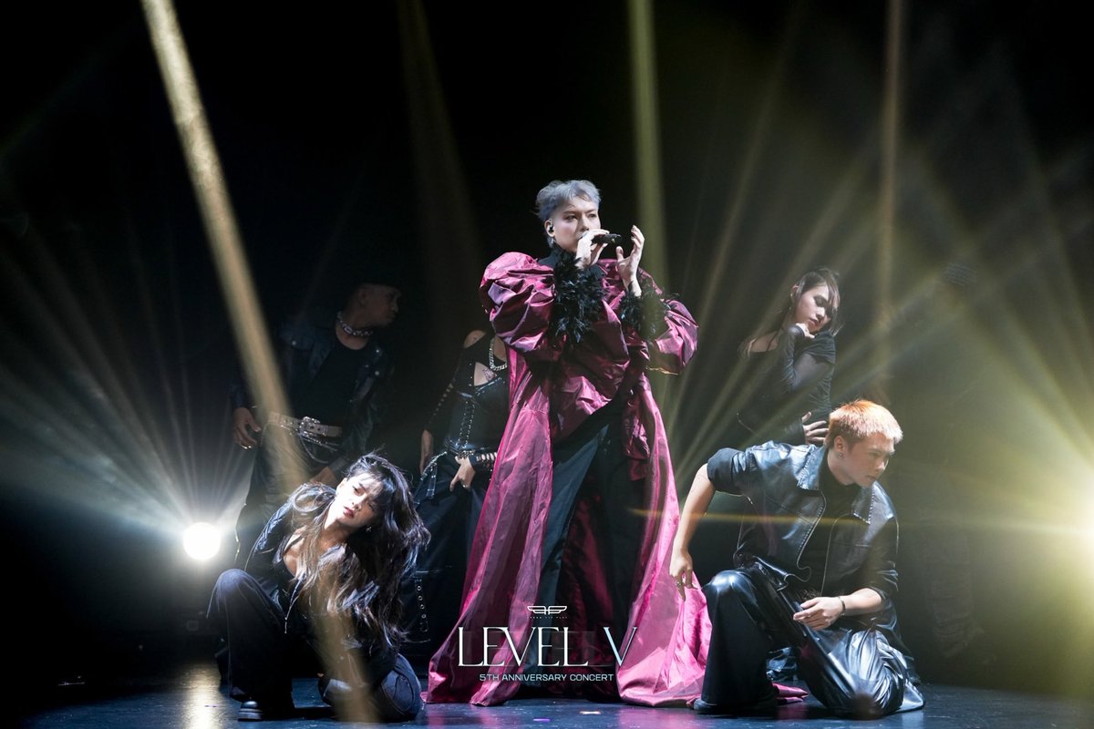PressHitPlay's tweet photo. Press Hit Play Level V: 5th Anniversary Concert

Sev takes the stage by storm with a powerful and captivating performance of Sam Smith’s “Unholy.” 🔥✨

#PressHitPlay #PHPLevelV #LEVELVConcert #PPOP #PHP5thAnniversary https://t.co/bAVfru753w