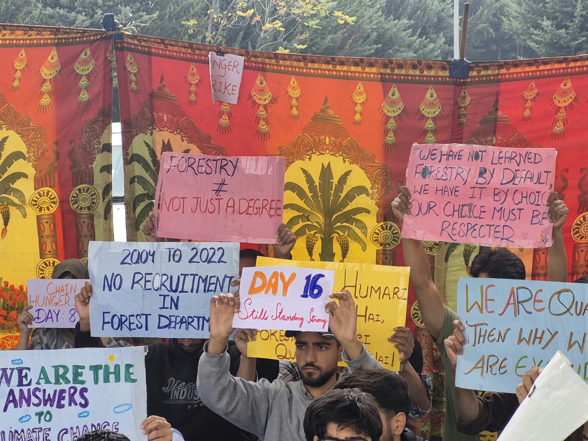 Bar_aaan's tweet photo. DAY 16|Day 8 of hunger strike.

16 days have passed, still no assurance, no official visited us, no one listened. 
They are ignoring us like we don't exist but we are not moving. 
We will not give up until we get our right.
BSc Forestry needs recognition.

#Forestry
#SKUAST https://t.co/zpZD0spNxz