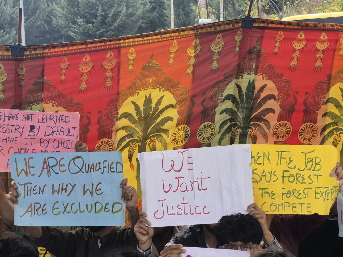Bar_aaan's tweet photo. DAY 16|Day 8 of hunger strike.

16 days have passed, still no assurance, no official visited us, no one listened. 
They are ignoring us like we don't exist but we are not moving. 
We will not give up until we get our right.
BSc Forestry needs recognition.

#Forestry
#SKUAST https://t.co/zpZD0spNxz