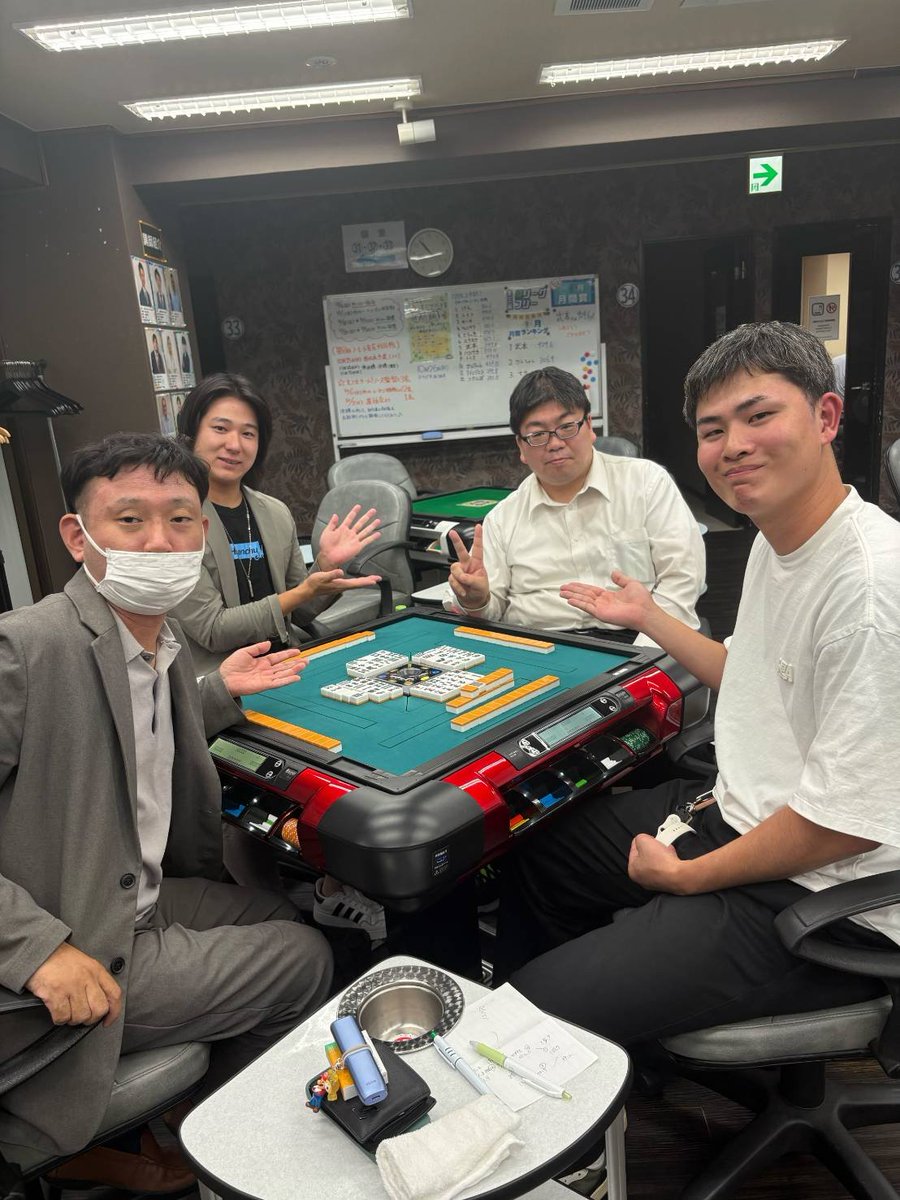 potehuuu's tweet photo. ポゼミカップシーズン6第1節ご参加ありがとうございました！
決勝卓はおかしさん、前田p、イリエさん、ホリナカさんで優勝はおかしさんでした🏆
前シーズンの表彰や現大阪最強位の挨拶も頂き大盛り上がりでした😆
第2節は10/20(火)に河口涼&amp;前田充輝プロのWゲストで開催するのでよろしくお願いします！ https://t.co/GlDAxfWLPs