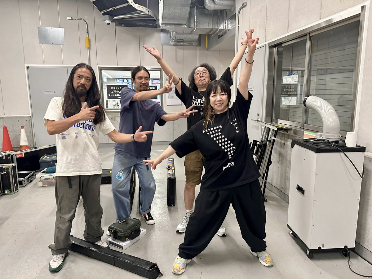 migumusic's tweet photo. [Cornelius] スタッフ⚡️

いつも支えてくれてるPAチームとテックチーム。

感謝感謝🙏🥺✨😇 https://t.co/m2Wy2VHZ84