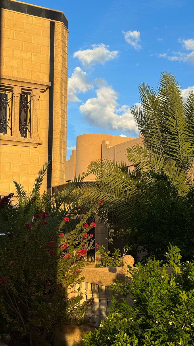 ka101__'s tweet photo. الجو غـيـم والسّما تشـرح البال
تنسى الهموم وتبتسم دون سبه . https://t.co/nwHtE7kywG