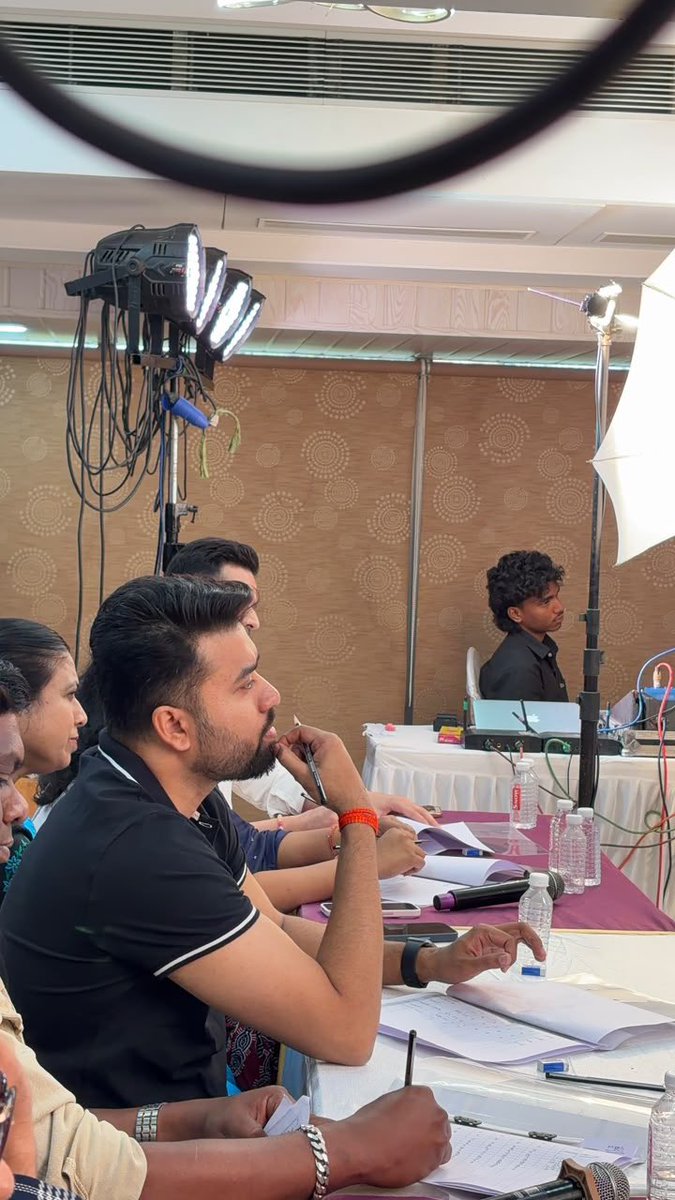 AdvVickyPatil1's tweet photo. ठाणे शहरातील युवा तरुणींना आणि महिलांना आपले स्वतःचे कर्तृत्व सिद्ध करण्यासाठी एक हक्काचे व्यासपीठ उपलब्ध व्हावे,ठाणे शहराचे नाव संपूर्ण देशात प्रसिद्ध व्हावे म्हणून माझ्या आणि एस.के.पाटील फाऊंडेशन तर्फे 'ह्रीदा मिस आणि मिसेस ठाणे' या फॅशन शो कार्यक्रमाचे आयोजन करण्यात आले होते. https://t.co/uEZnqzkr1V