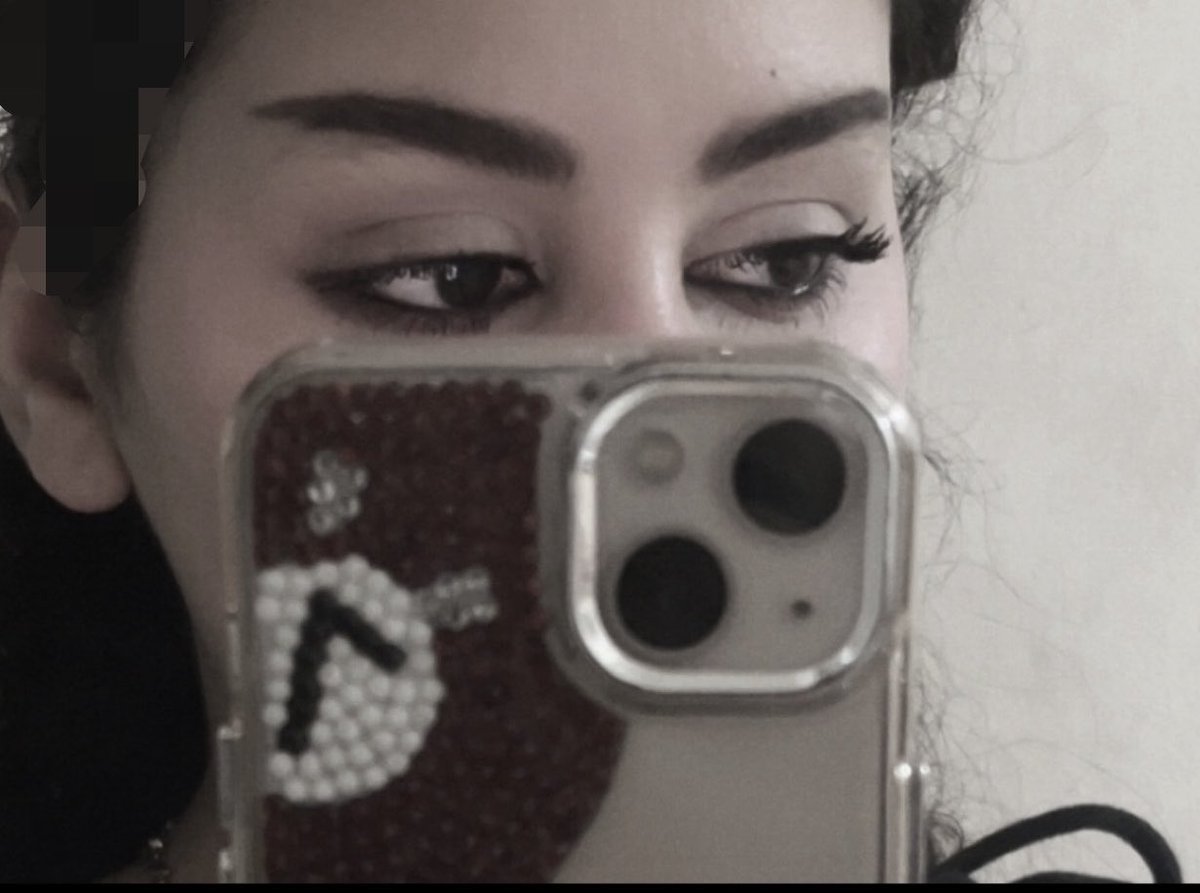 7nivcc's tweet photo. I see my reflection 
In your eyes 🧿 https://t.co/2bYLAu4PbQ