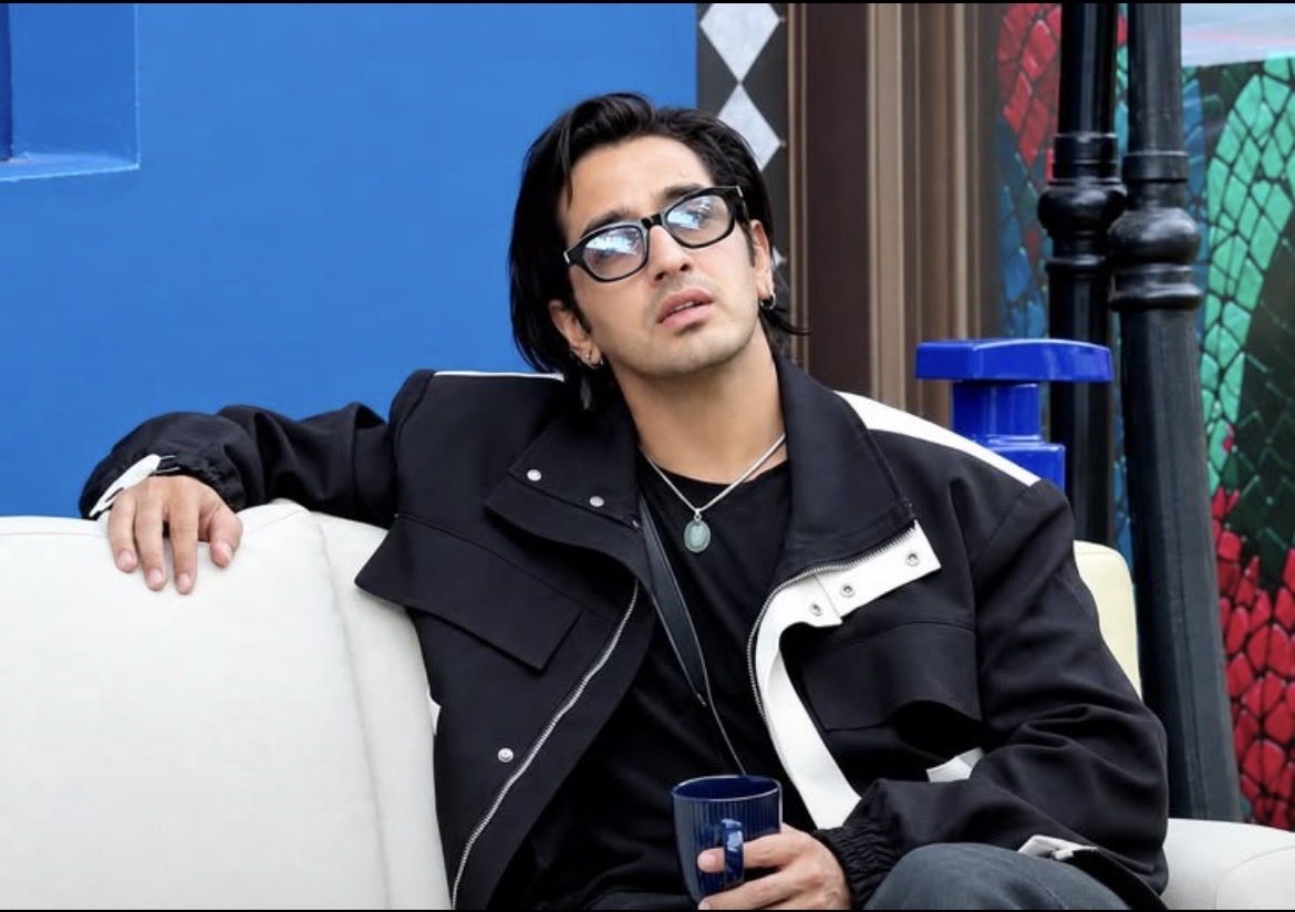 Surbhi1D's tweet photo. Guys……Right now, I genuinely feel like Bigg Boss, the makers, host, even sponsors are using us for engagement in Qazi’s name while giving priority to others. We’re being used. 

Let’s save our love and support for Qazi after the show. ❤️‍🔥 #QaziTouqeer #BiggBoss20 https://t.co/GTAcHo0wjj