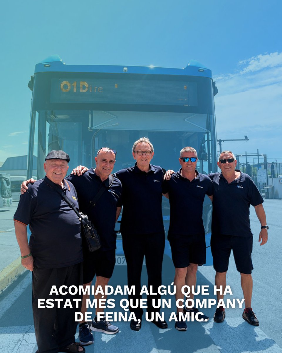 EMT_Palma's tweet photo. Ens acomiadam d'en Joan Pinto però sobretot celebram tots els anys compartits i els quilòmetres recorreguts al costat dels companys de 🚌
l’EMT Palma. 

Gràcies per la teva dedicació i el teu compromís.

Que gaudeixis molt d’aquest nou camí! 💙 https://t.co/YBP5DC6SkV