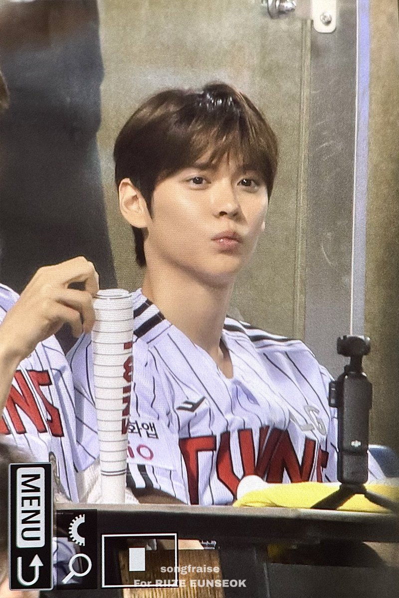 hban__'s tweet photo. 남자 너무 귀엽게 생김.........만두같다 https://t.co/B044CpZK8x