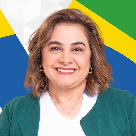 RoseCarvalhoTe1's tweet photo. Maria do Carmo Seffair, candidata ao governo do Amazonas, é do PL. 
Ela disputa o 2º turno contra Omar Aziz (PSD).
Da área de educação,defende renovação na gestão do Amazonas,c  propostas p ampliar o ensino integral e fortalecer a educação técnica.
ACORDA,AMAZONAS!
Vote nela!🇧🇷 https://t.co/mr0TUvj6SK