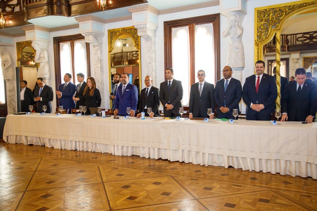 nconcepcion's tweet photo. Ayer iniciamos las entrevistas del Consejo Nacional de la Magistratura (CNM) a los 88 aspirantes a ocupar seis plazas vacantes en la Suprema Corte de Justicia.

De conformidad con las disposiciones constitucionales y legales, en el CNM la oposición queda representada por el senador y diputado que representan la segunda mayoría congresual en sus respectivos hemiciclos. En esta ocasión, esas posiciones han recaído en el senador Omar Fernández y el diputado Tobías Crespo, quienes han venido desarrollando su rol con excelencia, sentido institucional y dignidad.

En nuestro caso, tenemos el honor de acompañarlos a ellos y al CNM como parte del equipo de asesores jurídicos de los consejeros.

Este es un proceso de relevancia para fortalecer nuestra institucionalidad democrática y para el fortalecimiento de nuestro sistema de justicia.