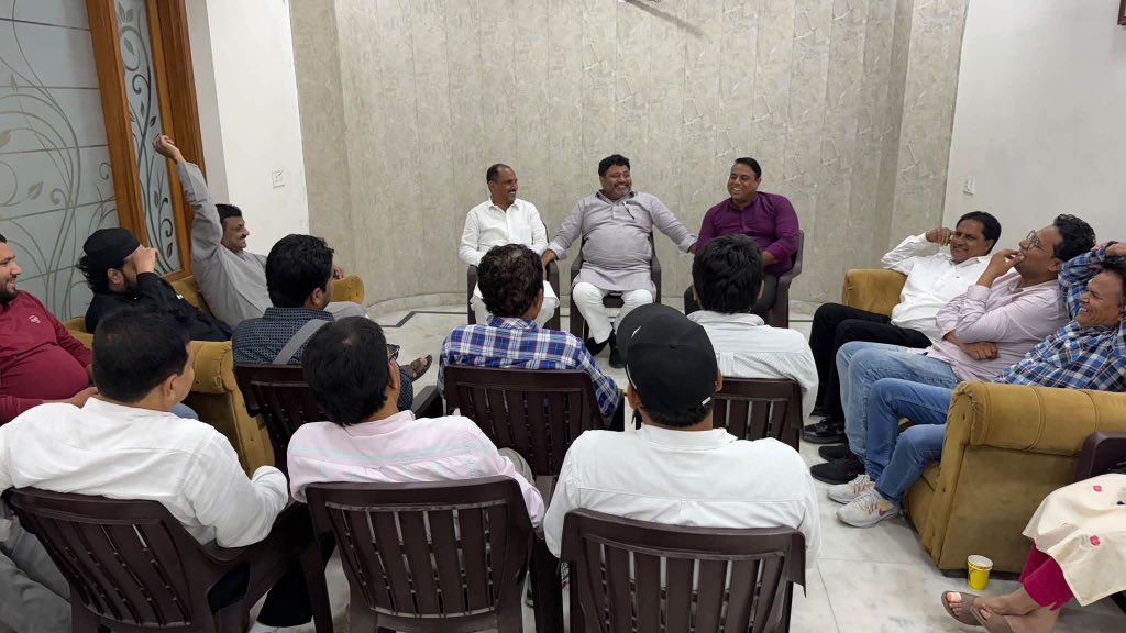Kamalakhtar25's tweet photo. आज मुरादाबाद स्थित जिगर कॉलोनी अपने आवास पर क्षेत्रवासियों से आत्मीय मुलाकात कर उनकी समस्याओं एवं जनहित के विषयों पर सार्थक संवाद किया.

जनता से जुड़ाव, समस्याओं का समाधान और क्षेत्र का विकास यही संकल्प, यही प्राथमिकता. https://t.co/LFmJ0Q4NXR