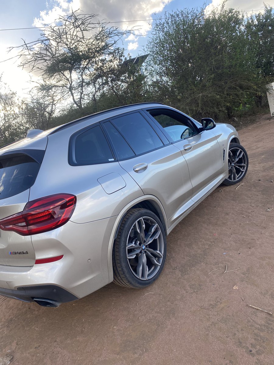 brokensuit44's tweet photo. Seriously, young brother, if you are looking for a car that balances utility, family, reliability, consumption, your weekend trips and still give you the all the sportiness you need… just get a G01 40D. 

This is a sports car dressed in a crossover suit. https://t.co/JpVXnu0dvT
