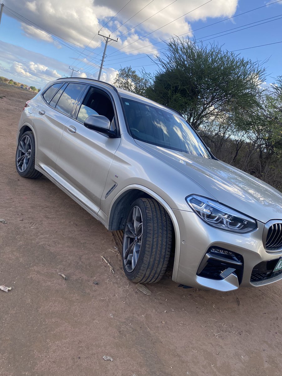 brokensuit44's tweet photo. Seriously, young brother, if you are looking for a car that balances utility, family, reliability, consumption, your weekend trips and still give you the all the sportiness you need… just get a G01 40D. 

This is a sports car dressed in a crossover suit. https://t.co/JpVXnu0dvT
