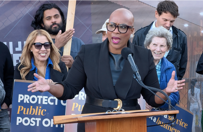 DotNews's tweet photo. Elected officials rallied in Allston on Monday to oppose the US Postal Service’s plan to close that neighborhood’s post office. The fight has taken on new citywide urgency as Fields Corner prepares for its own “temporary” shutdown later this month.
https://t.co/F57QB0nF3t https://t.co/f0H4rbnsGv