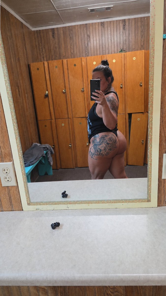 thefitdirtysecr's tweet photo. 🍑 ASS LOVERS, THIS ONE’S FOR YOU 😈🔥 Who’s obsessed with a good booty? 👀💋 Come see what I’m keeping exclusive on my VIP OnlyFans… trust me, you don’t want to miss this. 🍑 https://t.co/bXfspDbfV5