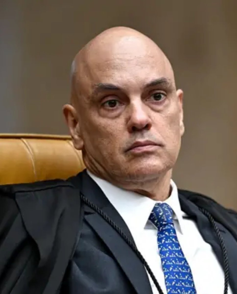 vista_patria's tweet photo. ⚠️ATENÇÃO: PL e aliados de Flávio Bolsonaro traçam planos para 2027 e colocam impeachment de Alexandre de Moraes como pauta “inegociável”. https://t.co/jfNMEkpNLI