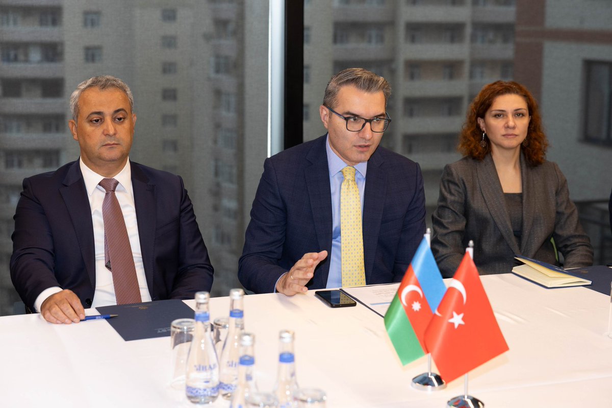 dostagentliyi's tweet photo. Türkiyə Respublikasının əmək və sosial müdafiə nazirinin müavini Adnan Ertemin başçılıq etdiyi nümayəndə heyəti Nazirliyin tabeliyindəki 🏢 DOST Agentliyində olub.
👉 https://t.co/slTShvgDTT
#ƏƏSMN #DOSTAgentliyi #DOSTMərkəzi https://t.co/Ced9vQqXUT