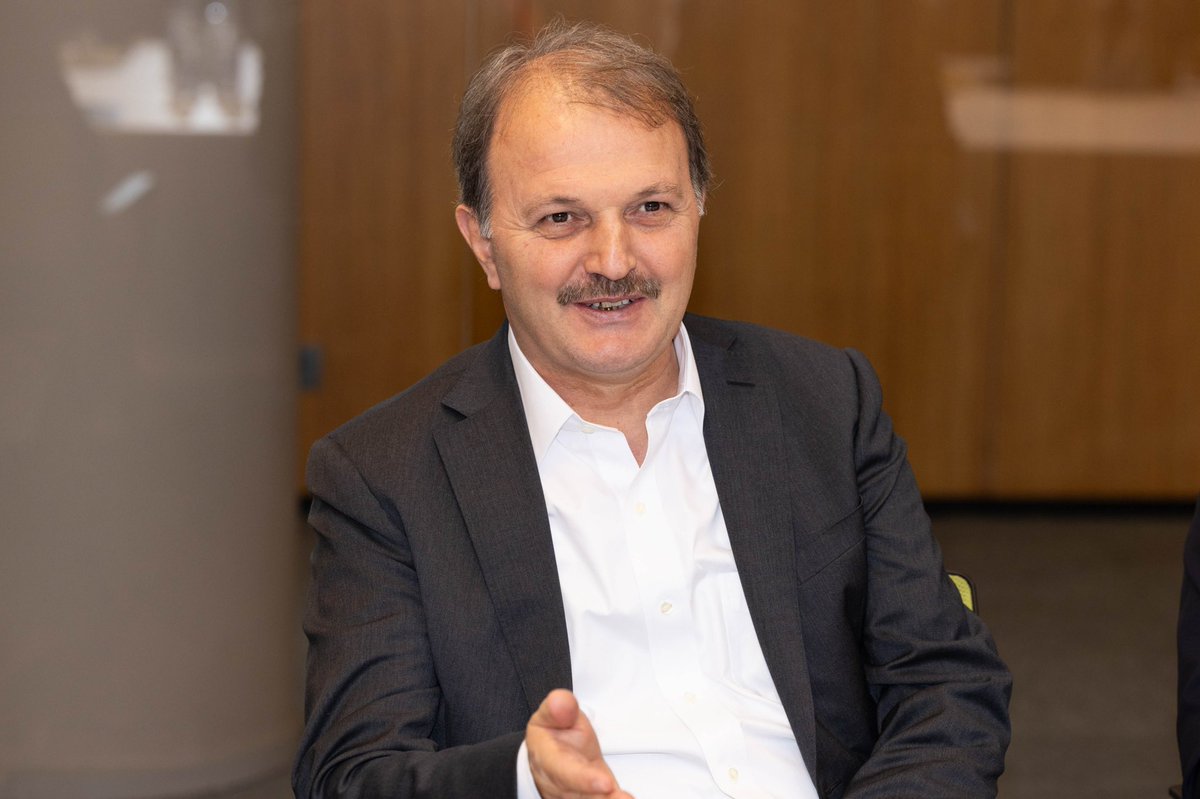 dostagentliyi's tweet photo. Türkiyə Respublikasının əmək və sosial müdafiə nazirinin müavini Adnan Ertemin başçılıq etdiyi nümayəndə heyəti Nazirliyin tabeliyindəki 🏢 DOST Agentliyində olub.
👉 https://t.co/slTShvgDTT
#ƏƏSMN #DOSTAgentliyi #DOSTMərkəzi https://t.co/Ced9vQqXUT