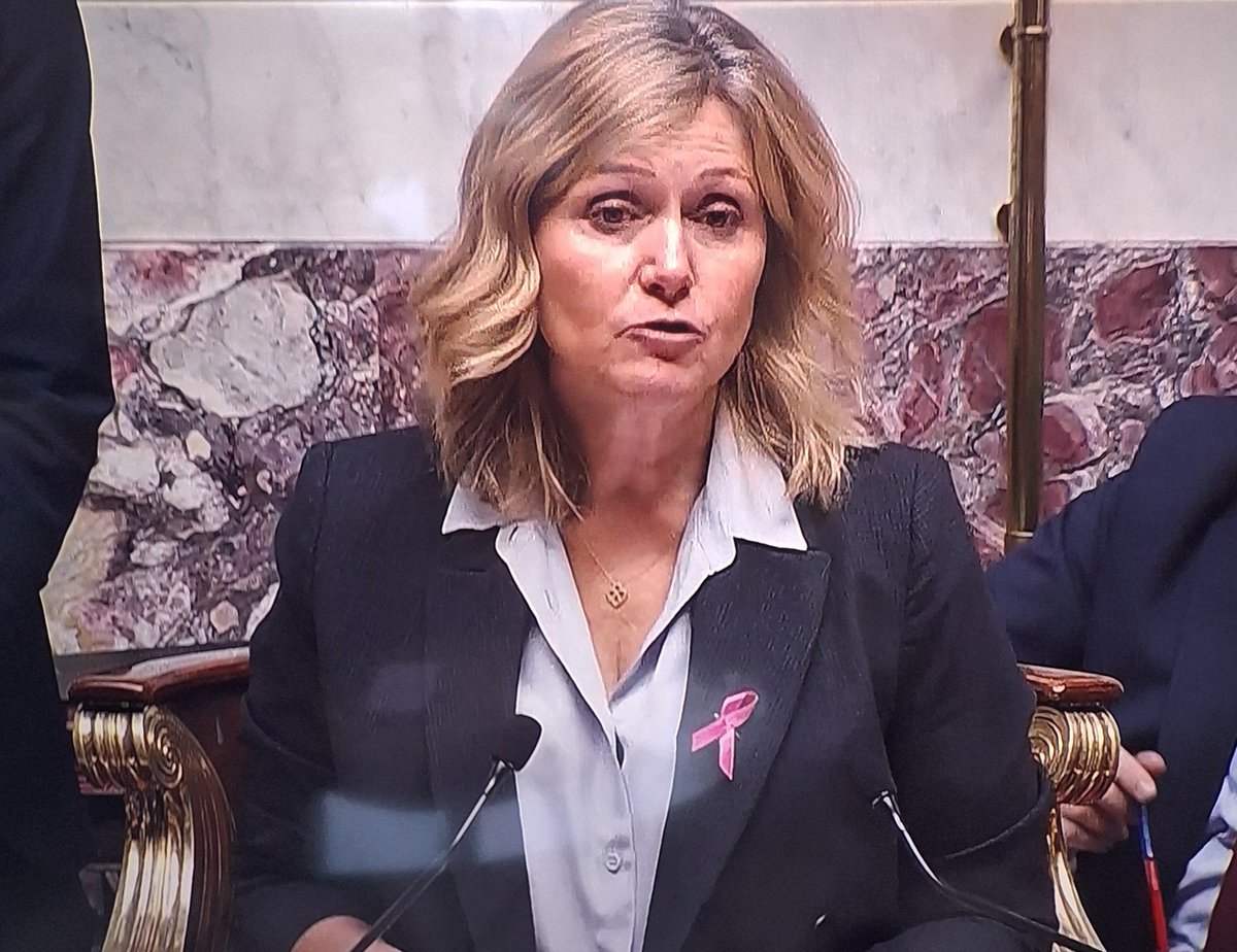 DavidBorie4's tweet photo. 15 000€ PAR MOIS
15 000€ PAR MOIS
pour dire "merci la parole est à" sans parler de son logement GRATUIT dans un hôtel particulier, + une somme de 6000€ pour frais de mandat, voitureS de fonction avec chauffeurS, +12 000€ pour un cabinet personnel + d'autres avantages. https://t.co/E8PHwhdMqQ