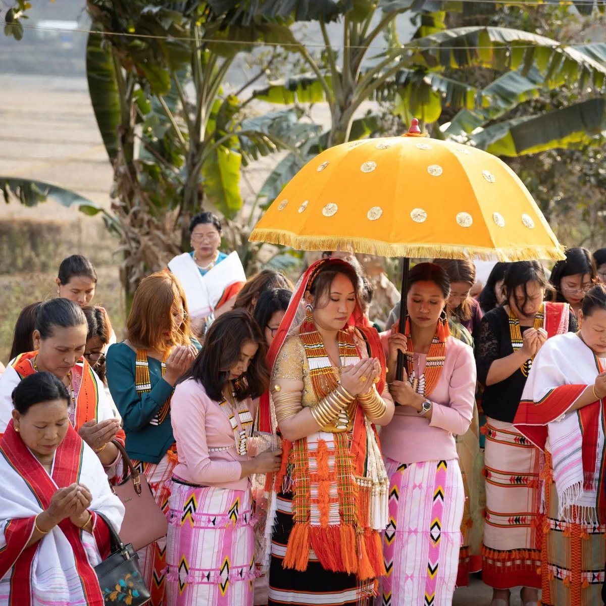 viprabuddhi's tweet photo. Would you guys be interested if I wrote an article on how traditional Zeliangrong Naga weddings are culturally similar to Hindus?

c: Binny Longmei Photography https://t.co/EBykNYroX4