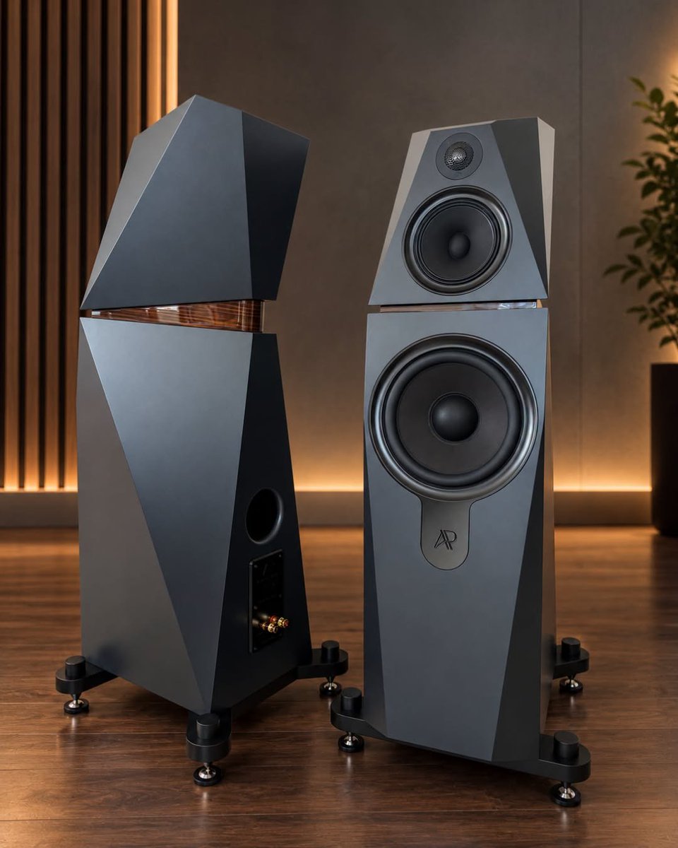 AudioVideoWars's tweet photo. Referencyjne kolumny STEALTH 2 od AudioPhase: 11-calowy woofer, diamentowa kopułka, obudowa z kompozytów i włókna węglowego. Formę zaprojektował Krzysztof Lichoń z Circle Labs. 🇵🇱

📍 Radisson Blu Sobieski, Belweder I. 23-25.10
🎫 https://t.co/PWsDDSIPSe
#AudioVideoShow https://t.co/bWvwR9pf8z