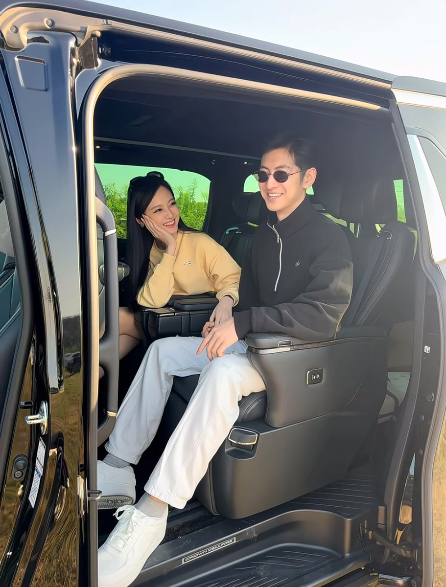 nguliksukasuka's tweet photo. #LoveActuallyS5
BKTT pics by Tata's mom

Tata's mom really so good at taking picture. The photos looks so beautiful 🥰

#bktt https://t.co/RD5AGlpyxU