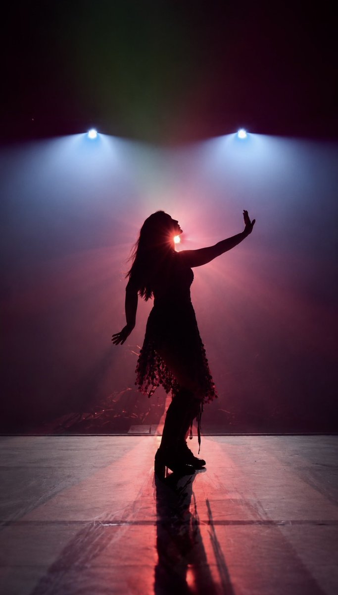 JessieWare's tweet photo. Opening night of The Superbloom Tour tonight! See you soon Toronto 🌸 https://t.co/CdpZBRt1li