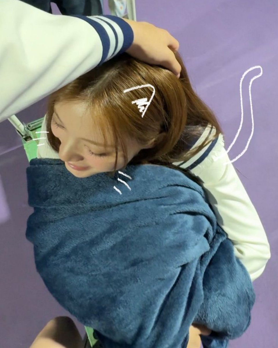 himeshai's tweet photo. good night from miaw-miaw. 🐈 https://t.co/bJCIPyz2t4