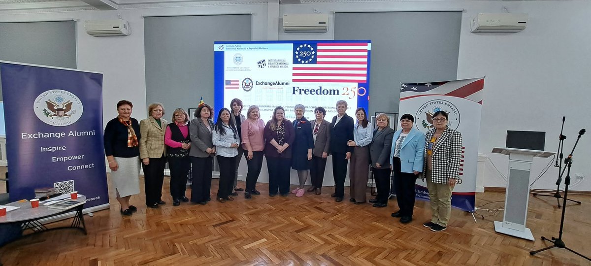 BiblioNationala's tweet photo. 🇺🇸🇲🇩La #BNRM a avut loc, lntâlnirea absolvenților programelor americane de schimb și formare profesională din domeniul biblioteconomiei, dedicată aniversării a 250 de ani de la Declarația de Independență a Statelor Unite ale Americii.
🔗https://t.co/PNNyXtNoDk https://t.co/9S0zcBryMd