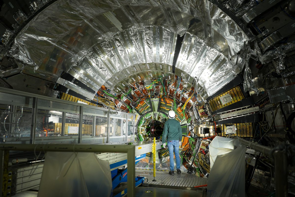 CMSExperiment's tweet photo. Incredible views underground, as teams are carrying out the complex work needed to prepare the CMS detector at @CERN for the High-Luminosity era.

📷 Andres Delannoy

#particlephysics #scienceinaction #HiLumiLHC https://t.co/tiaHf8XyRr